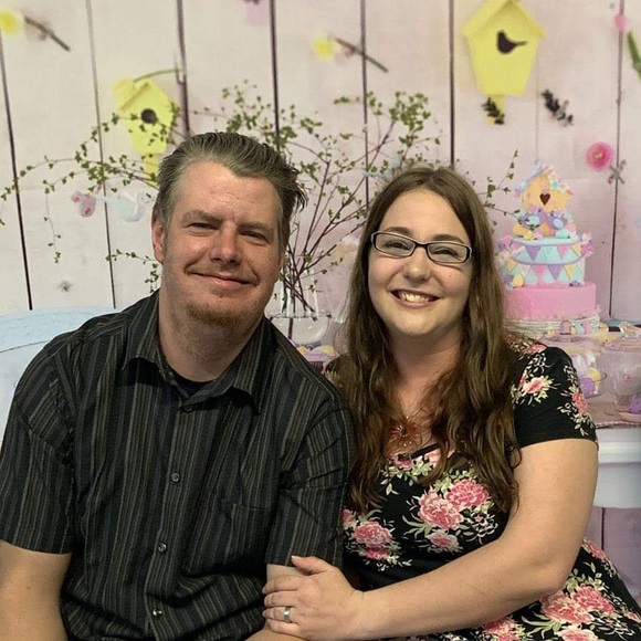 Meet your Posher, Nicole - Picture 1 of 2